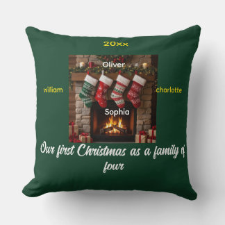 Almofada Family of Four First Christmas Throw Pillow