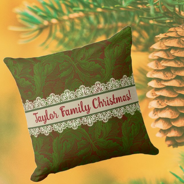 Almofada Farmhouse William Morris Holiday (Start a new family tradition with these personalized pillows.)