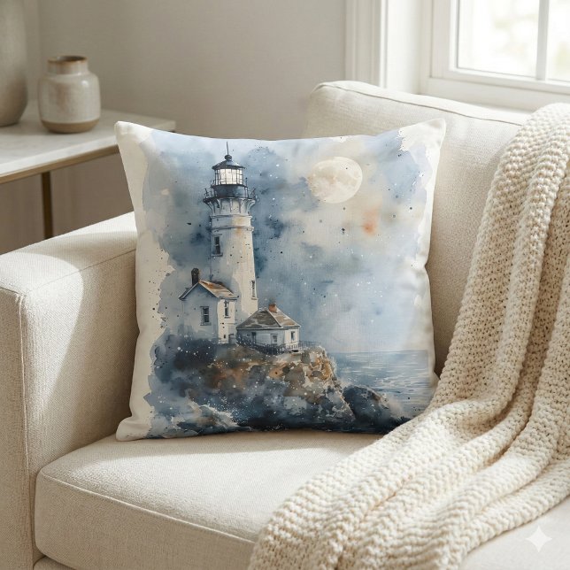 Almofada Farol ao luar na costa rochosa (Moonlit Lighthouse on Rocky Coastline Throw Pillow Mockup A)