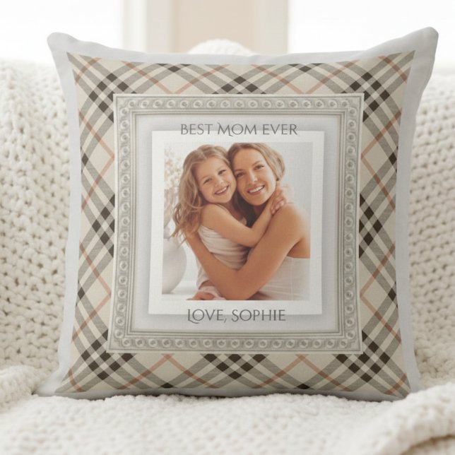 Almofada Fazenda Moderna Sofisticada Melhor Mãe Foto (Ideal gift for the mom who loves warm minimalism and classic textures)