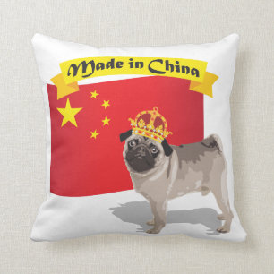 Almofada Feito no Pug de China com coroa e travesseiro da