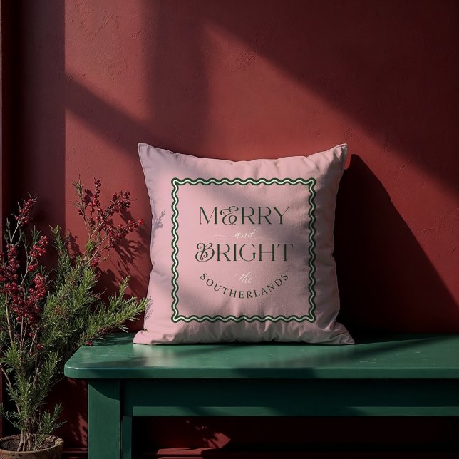 Almofada Feliz & Brilhante Foto Cor-de-rosa Verde Retroativ (Merry & Bright Modern Green Pink Retro Wavy Photo Throw Pillow)