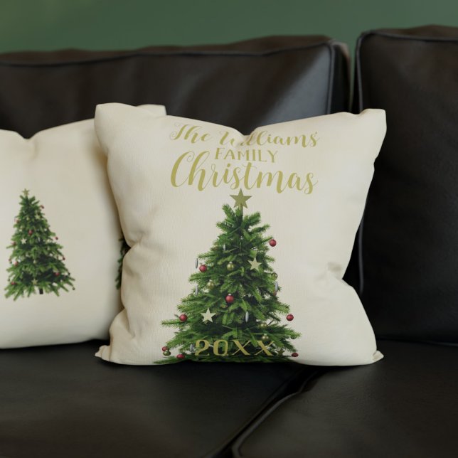 Almofada Feriado Duplo Do Nome Da Família Da Árvore De Nata (Add your family name and year to this festive Christmas tree throw pillow)