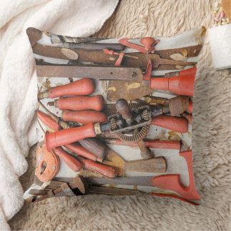 Almofada Ferramenta Antiguamente Rustic Red Man