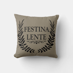 Almofada festina lente, frase latina