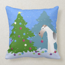 Fio Fox Terrier Decorando Árvore de Natal - Flores