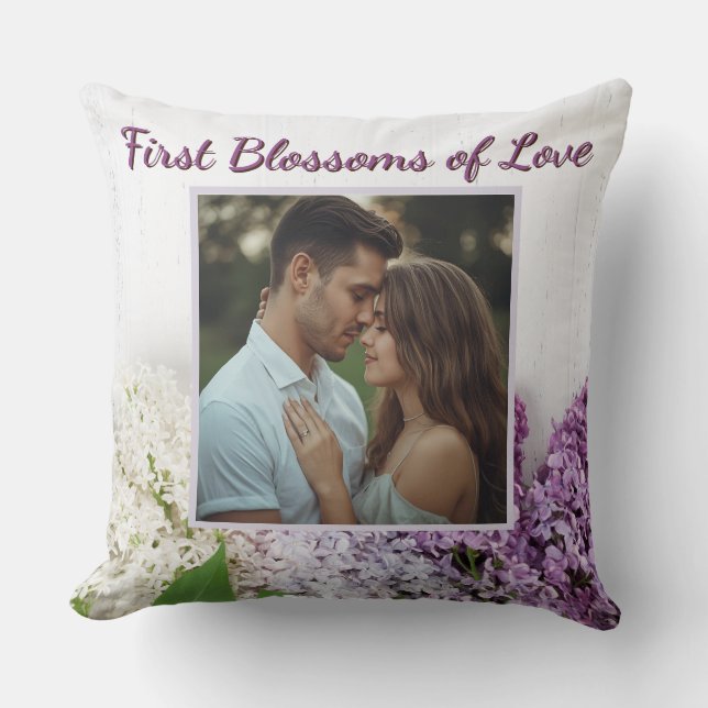 Almofada First Blossoms of Love Pillow | Personalized  (Frente)