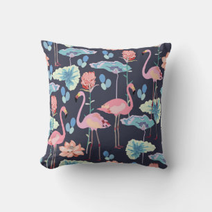 Almofada flamingos cor-de-rosa cercados por flores de lótus