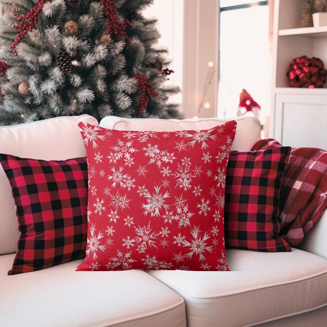 Almofada Floco de neve Na moda, branco e prateado (Red, White and Silver Stylish Snowflake Throw Pillow)