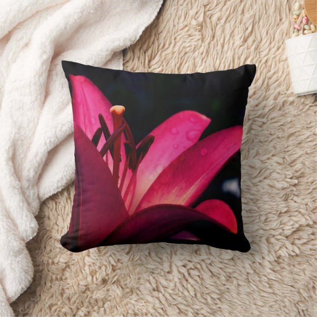 Almofada Flor de Lírio Vermelha de Perto (Cobertor)