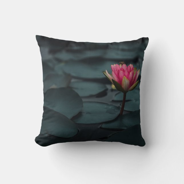 ALMOFADA FLOR DE LOTUS PURPER NA ÁGUA (Frente)