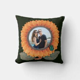 Almofada Flor Laranja com Foto Personalizada do Casal Verde