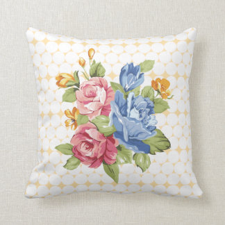 Almofada Floral e Pérolas