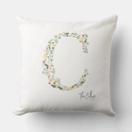 Almofada Floral Inicial "C" Cores Suaves Prado NOME Moderno