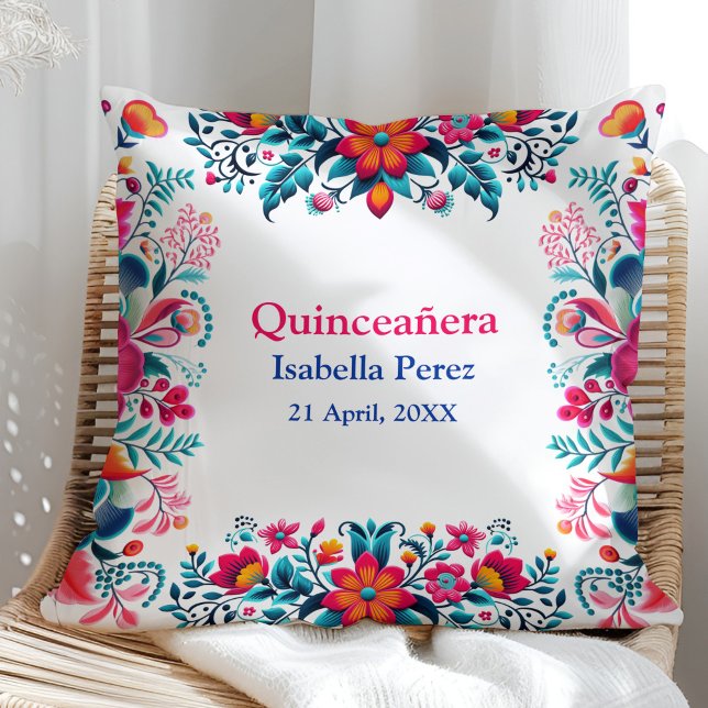 Almofada Floral Quinceanera mexicana Fiesta Birthday (Floral Quinceanera Mexican Fiesta Birthday Throw Pillow on a sunny rattan chair.)