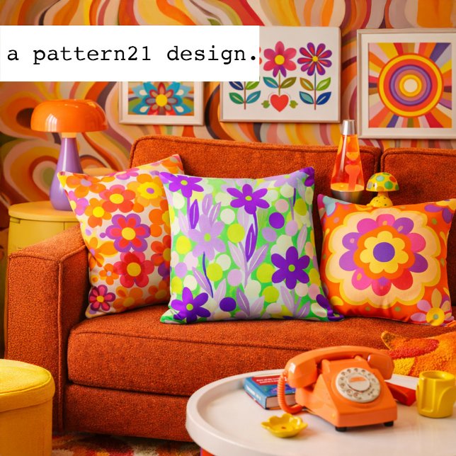 Almofada Floral Spots in lime green pattern (Groovy retro floral pillow bursting with vintage color and psychedelic charm.)