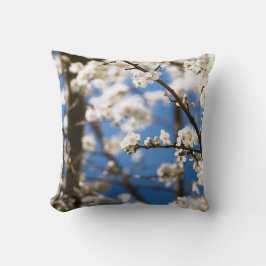 Almofada Flores brancas diante de um céu branco