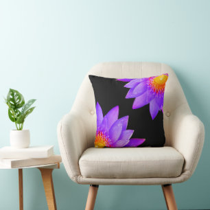 Almofada Flores de Lótus Violeta em Preto