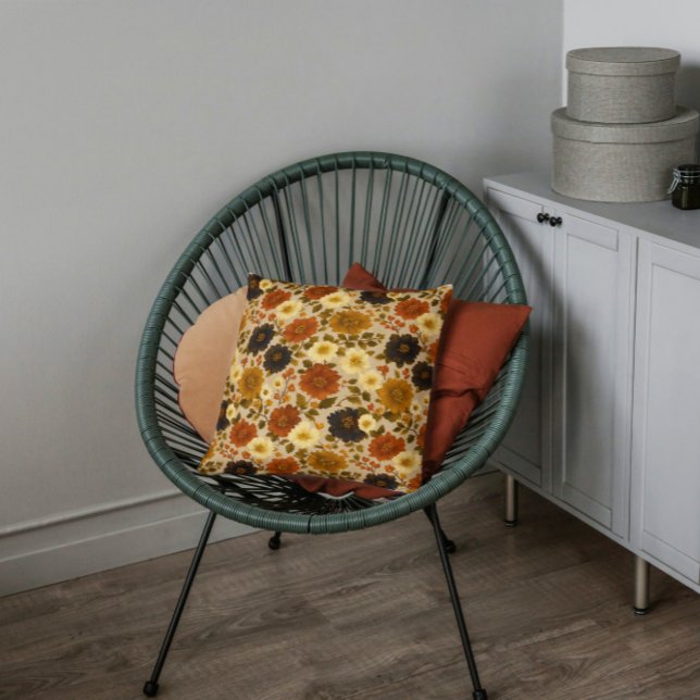 Almofada Flores de Outono - Boho Fazenda (Bring the warmth of autumn indoors with this charming floral pillow. Perfect accent for a farmhouse.)