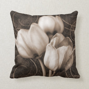 Almofada Flores de Tulipas brancas Sepia Preto Fundo