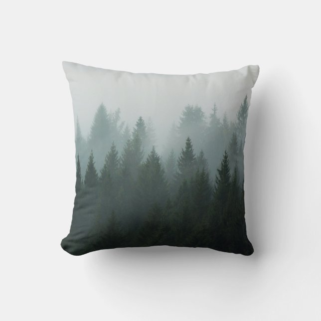 Almofada Floresta na neblina matinal na montanha. Spruce (Frente)