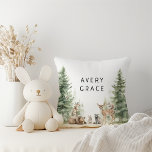 Almofada Florestas De Florestas Com Nome De Bebê<br><div class="desc">Apresentando nossos animais florestais com travesseiro decorativo de nome de bebê - perfeito para uma celebração engraçada e caprichosa! Apresentando um tema moderno da floresta aquática com criaturas adoráveis como uma raposa, urso pardo, coelho e veado, é excelente para um chá neutro em termos de gênero. Essa design boêmica estabelece...</div>
