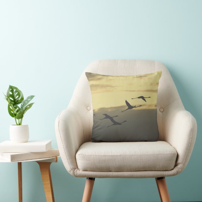 Almofada Flying birds Throw Pillow (Cadeira)