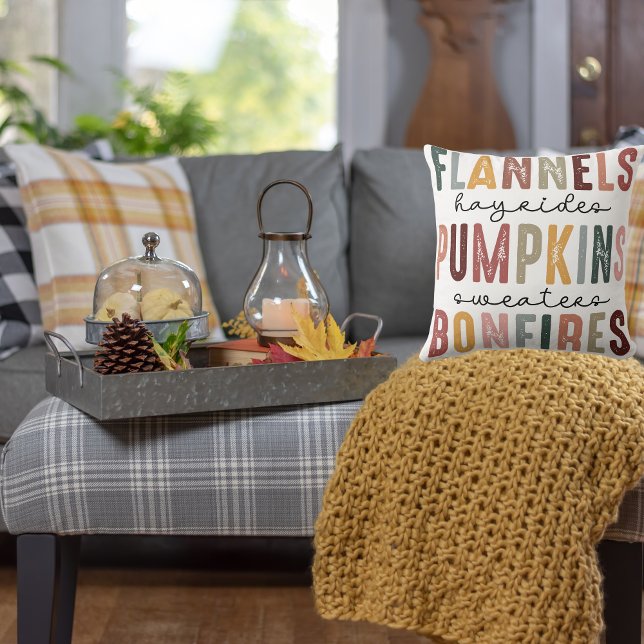 Almofada Fogueira De Acento De Queda, Pumpkin Patch (Flannels, Hayrides, pumkins, sweaters, and bonfires throw pillow)
