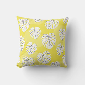 Almofada Folhas de Monstera, fundo amarelo brilhante.