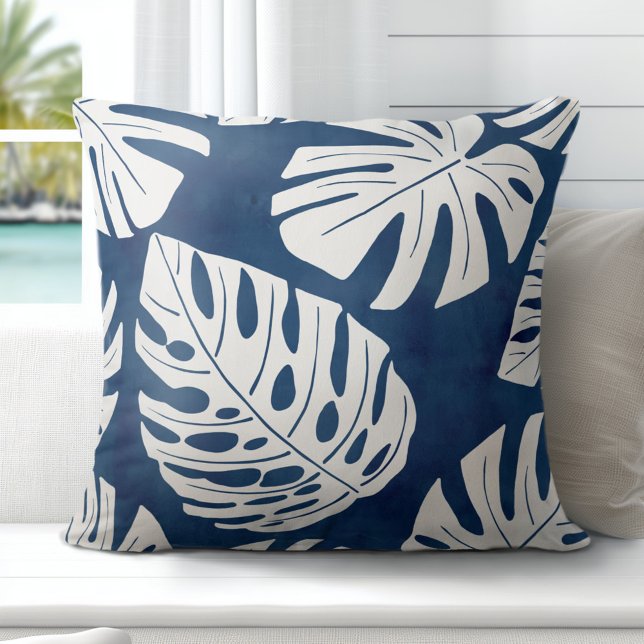 Almofada Folhas de Palma Azul Modernas Tropicais (Discover Gorgeous Coastal Throw Pillows by Totally Coast.)