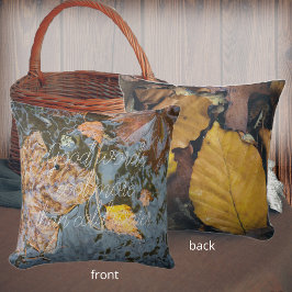 Almofada Folhas do outono no fluxo florestal