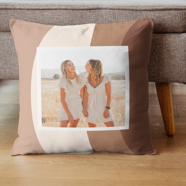 Almofada Formas modernas de castanho e bege | Foto (Criador carregado)