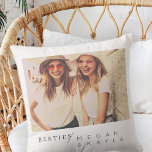 Almofada Foto BFF dos melhores amigos minimalistas modernos<br><div class="desc">Design é composto por tipografia divertida e divertida com fontes sans serif e serif. Adicionar uma foto personalizada.</div>