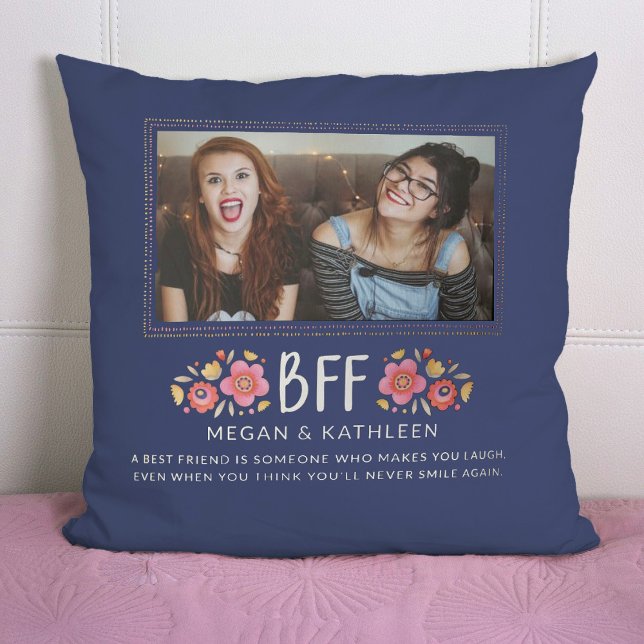 Almofada Foto BFF dos melhores amigos modernos (A cute best friends photo pillow. personalize it with your names and a short message.)