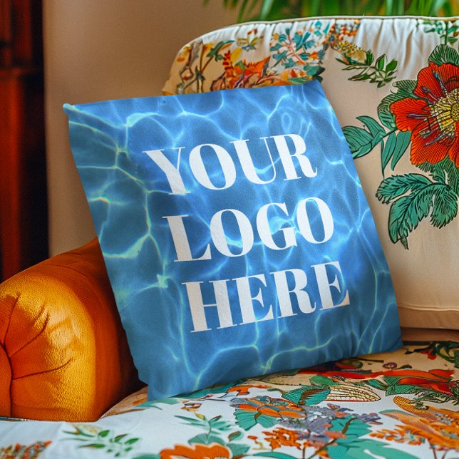 Almofada Foto da Piscina de Nadação Azul Aqua para o seu lo (Aqua Blue Swimming Pool Photo for Your Logo Throw Pillow)