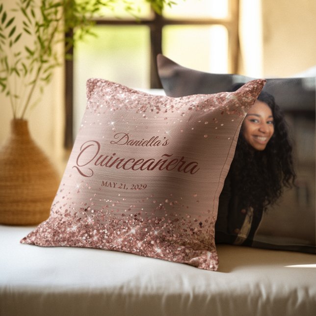 Almofada Foto de Glittery Rosa Dourado Glam Quinceanera (Glittery Rose Gold Glam Quinceanera Photo Throw Pillow)