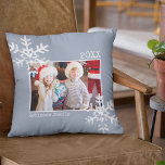 Almofada Foto de Natal Flocos de Neve Dusty Blue<br><div class="desc">Travesseiro fotográfico com fundo e flocos de neve em apuros.</div>