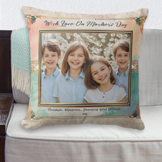 Almofada Foto do Dia de as mães Bonito Elegant Na moda Crea (A pretty throw pillow with words 'With Love On' Mother's Day, to customize with a photo and name(s))