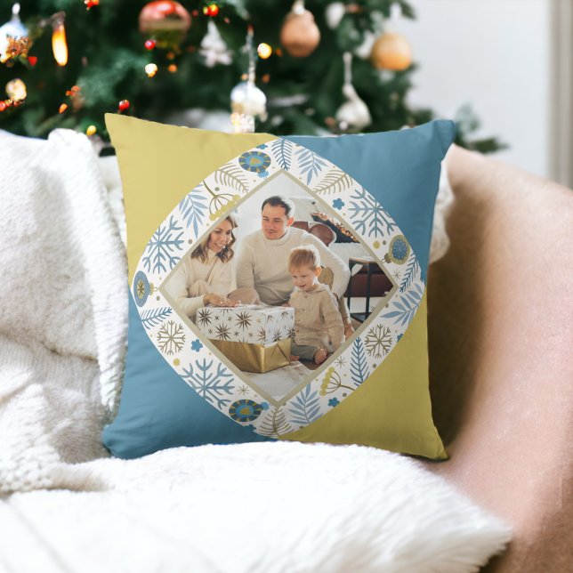 Almofada Foto Moderna Personalizada de Natal (Christmas Personalized Modern Photo Throw Pillow from Ricaso. Blue and yellow design. Photo gifts)