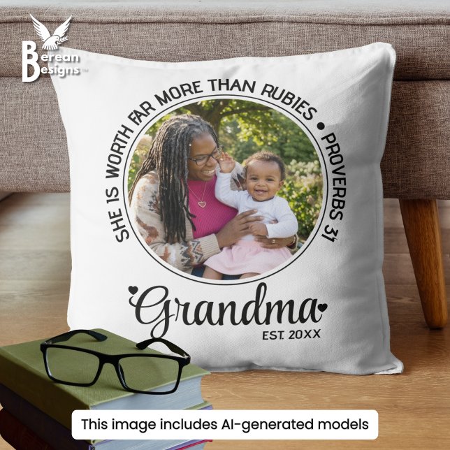 Almofada Foto Personalizável AVÓ ESTABELECIDA (GRANDMA ESTABLISHED custom photo throw pillow in WHITE with customizable Christian text.)