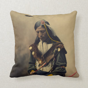 Almofada Fotografia do vintage do homem Cherokee com arco