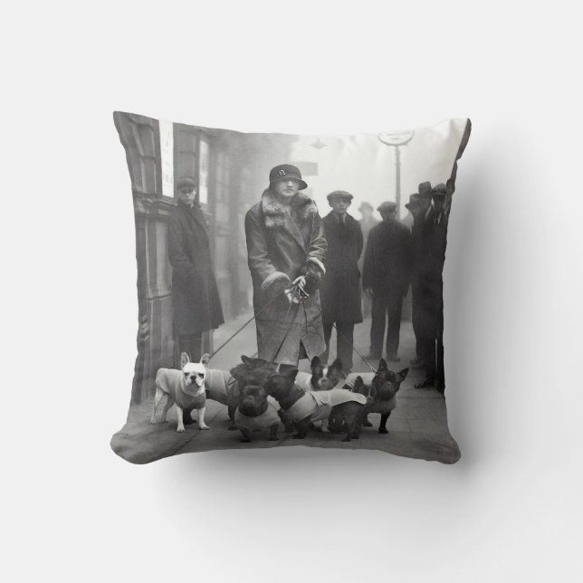 Almofada French Bulldogs Vintage Dog Walker Throw Pillow (Frente)