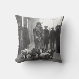 Almofada French Bulldogs with Dog Walker Throw Pillow