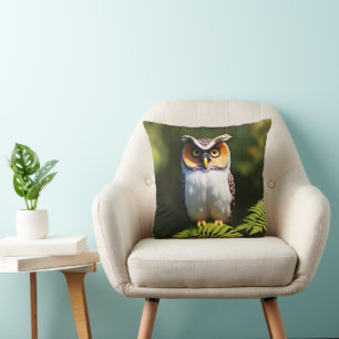 Almofada "Frieda the Screech Owl: A Nocturnal Beauty"