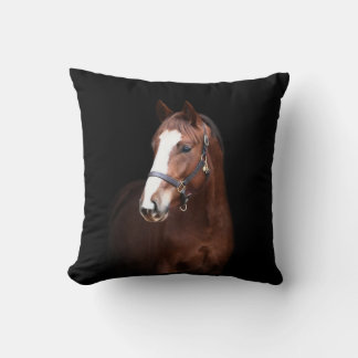 Almofada Fundo negro bonito de cavalo de galinha