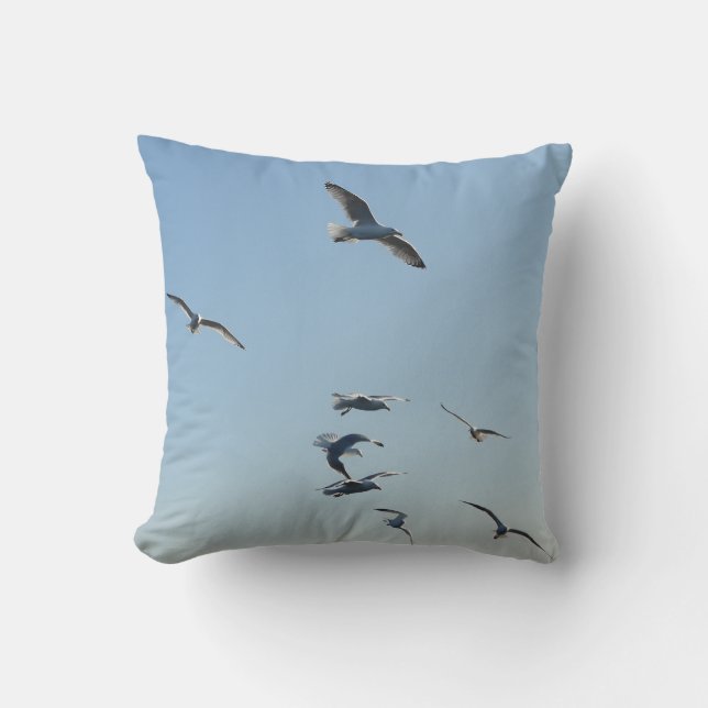 Almofada Gaivotas Dinâmicas em Voo Aves Costeiras Céu Azul (Frente)