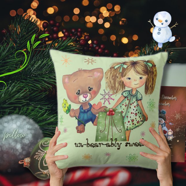 Almofada Garota e Urso de Teddy Insuportavelmente Doce (Unbearably Sweet Girl and Teddy Bear Throw Pillow)