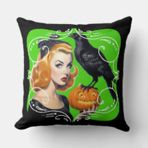 Garota Sexy de Halloween e Corvo