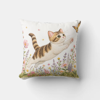 Almofada Gatinho Bordado Perseguindo Borboleta em Flor Silv