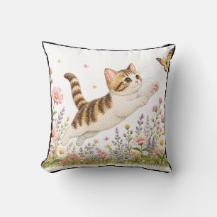 Almofada Gatinho Bordado Perseguindo Borboleta em Flor Silv